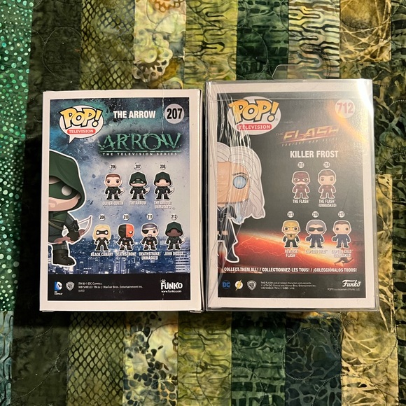 The Arrow 207 Killer Frost NYCC EX 712 Funko Pop Arrowverse pair - Picture 3 of 6